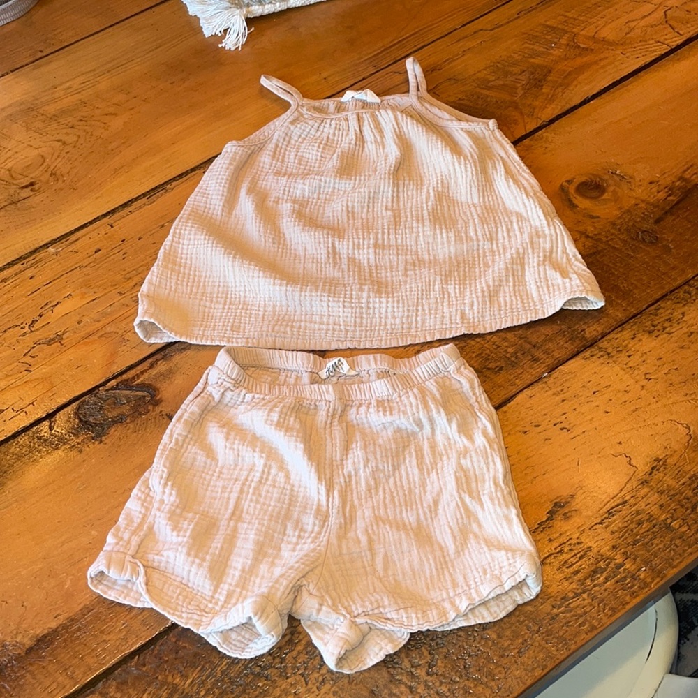 Cute size 6 H&M little girl summer outfit slight imperfection on the right strap